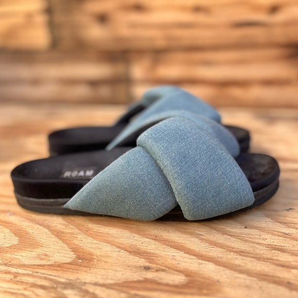 ROAM | Chambray Denim Puffy Criss Cross Slide Sandals 9 - Picture 1 of 7